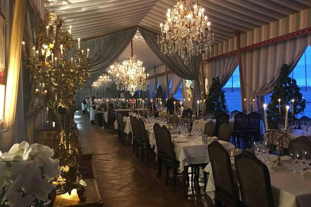Grands Buffets Hebergement Appartement Нарбонна Экстерьер фото